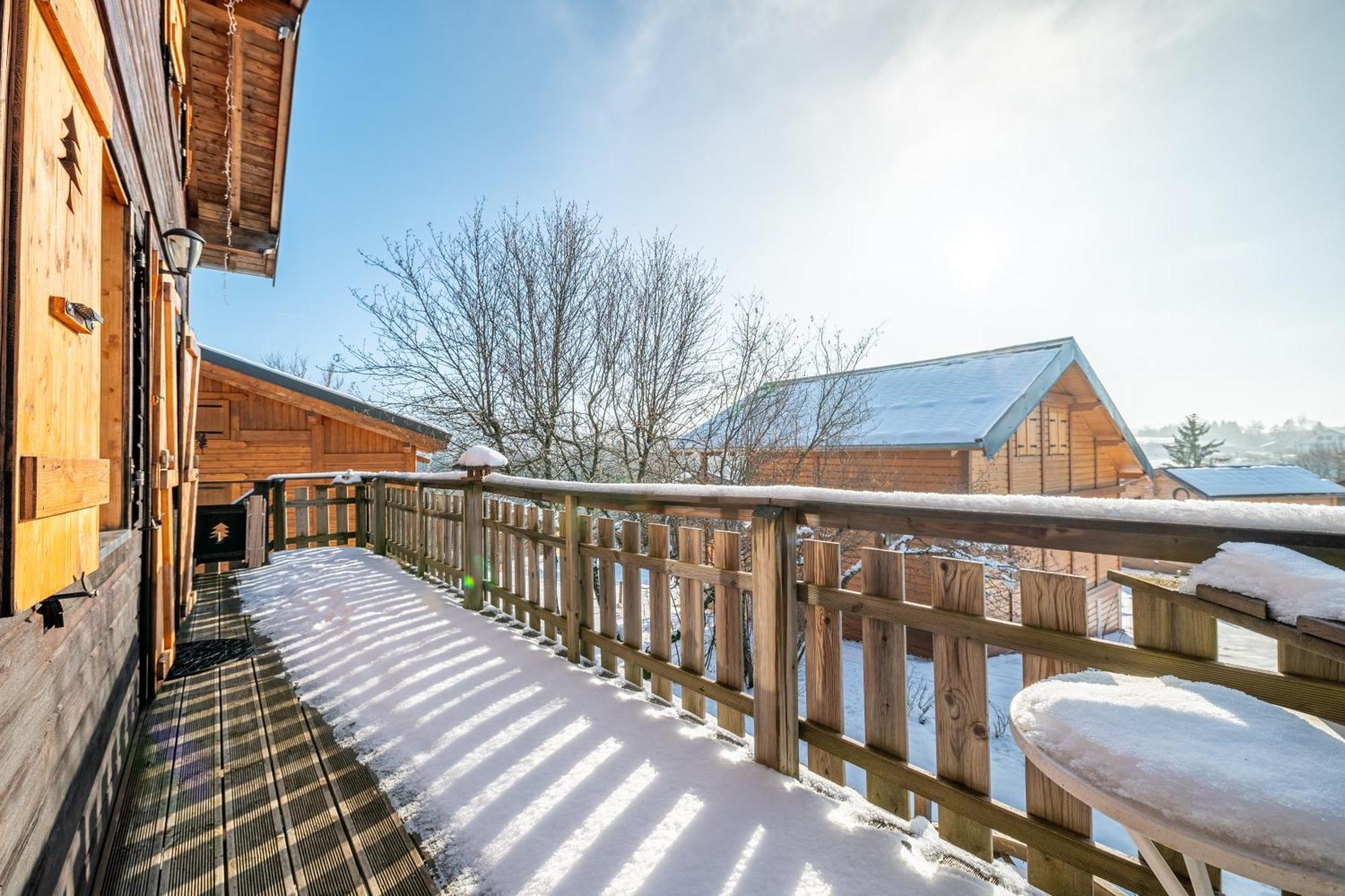 Chalet L'Embellie - Chalet Avec Piscine Partagee Saint-Laurent-en-Grandvaux 外观 照片