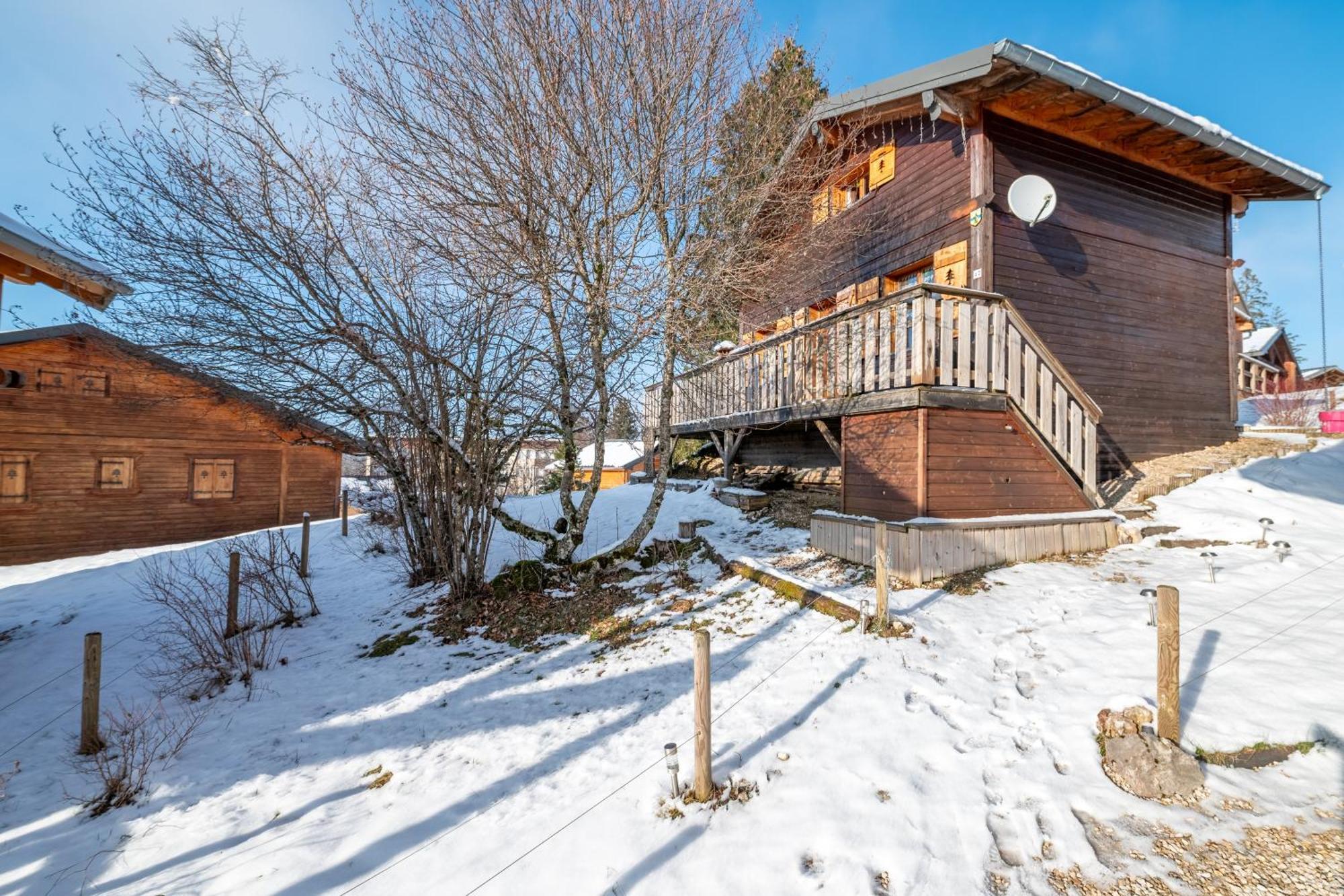 Chalet L'Embellie - Chalet Avec Piscine Partagee Saint-Laurent-en-Grandvaux 外观 照片